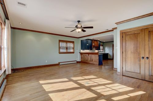 725 Lk Vw Ave, Milwaukee WI 53217-4857 exterior