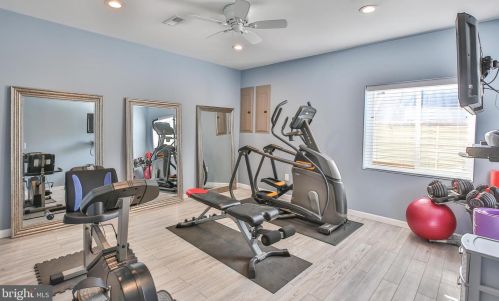 16609 Fox Chase Ct, Leesburg VA 20176-7845 exterior