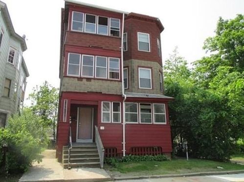 677 Union St, Springfield, MA 01109-3618