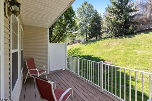 1006 Robin Ct, Green Brook NJ 08812-1737 exterior