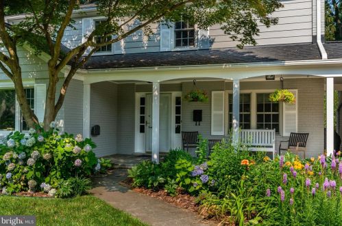 1423 Crestridge Dr, Silver Spring MD 20910-1535 exterior