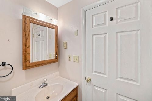 106 Lee Ann Ct, Hanover PA 17331-9560 exterior