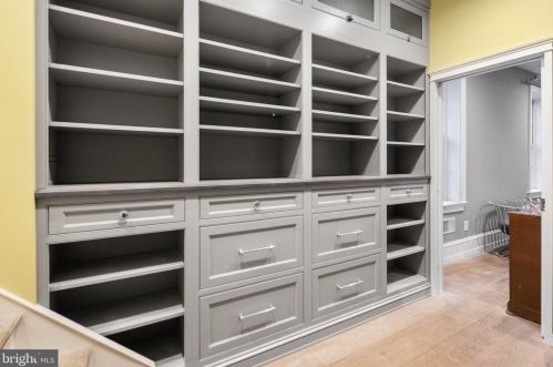 600 23rd St, Philadelphia PA  19130-3135 exterior