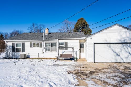 443 Ellsworth Ln, Milwaukee WI 53217-1831 exterior