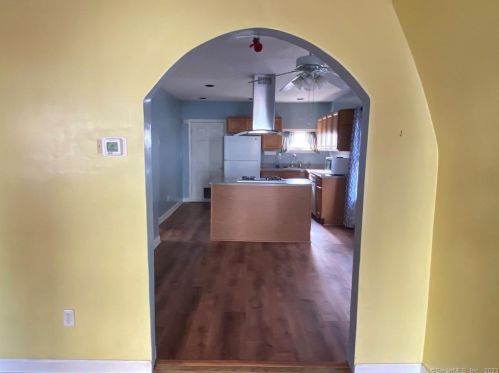 13 Franklin St, Wallingford CT 06492-4115 exterior