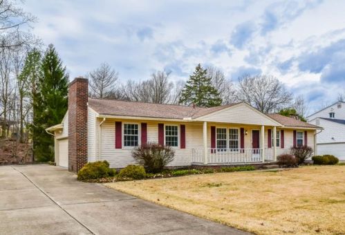 2440 Franciscan St, Canton, OH 44705-2914