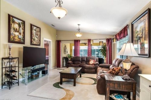 5045 Kingston Way, Naples FL 34119-9542 exterior