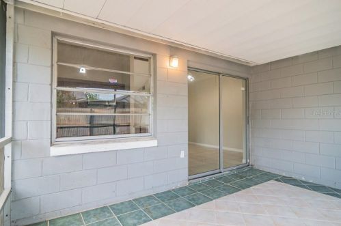 10112 Enchanted Oaks Ct, Tampa FL  33615-1616 exterior