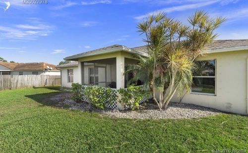 2390 Beechwood Ter, Fort Pierce FL 34952-7302 exterior