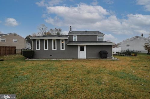 18 Trinity Ln, Blenheim NJ exterior