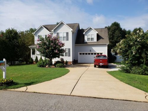 104 Ledford Dr, Clayton, NC 27520-3413