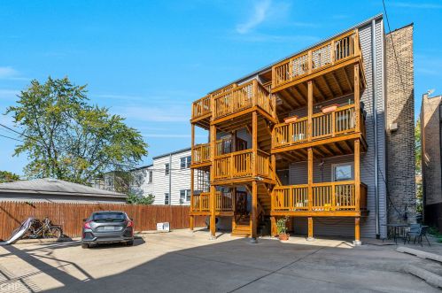 3011 Gunnison St, Chicago IL  60625-6676 exterior