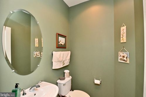 5718 Colfax Ave, Alexandria VA 22311-1012 exterior