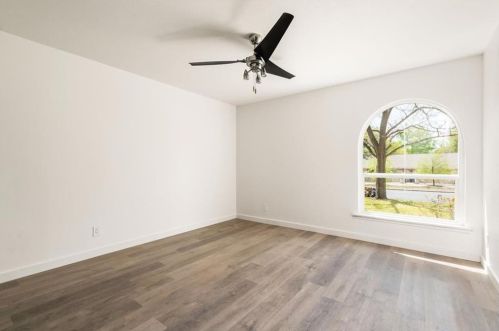 8902 Balcones Clb Dr, Austin TX 78750-3008 exterior