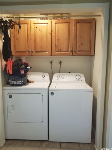 1451 Countrywood Ln, Taylorsville UT 84088-6530 exterior