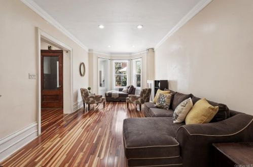 2983 Perry Ave, Bronx NY 10467-4105 exterior