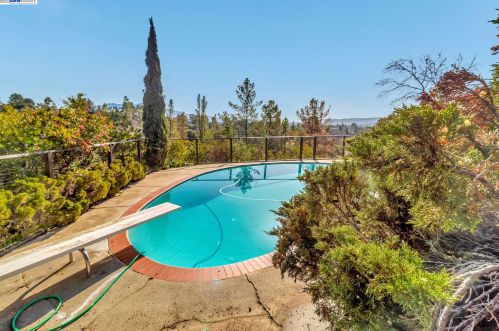 2850 Madeira Way, Concord CA  94523-2023 exterior