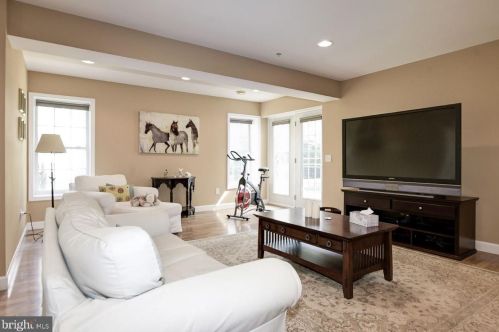 204 Deep Trail Ln, Rockville MD  20850-7753 exterior