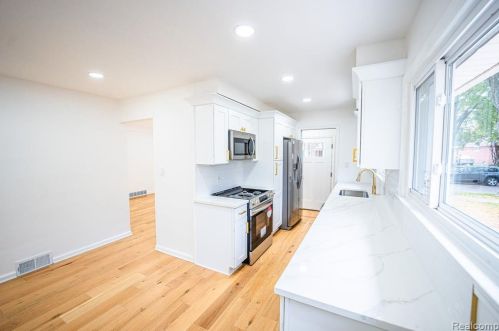 8451 Nightingale St, Dearborn Heights MI  48127-1203 exterior