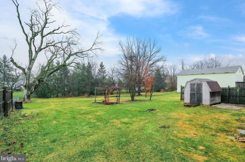 365 Clover Ln, Hanover, PA 17331-9252