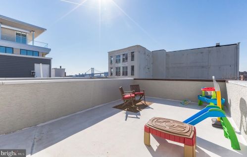 219 Green St, Philadelphia PA 19123-3314 exterior