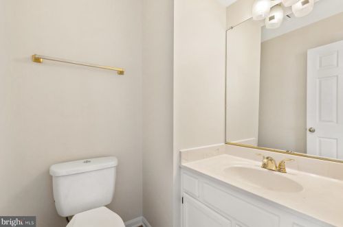 1719 Catherine Fran Dr, Accokeek MD 20607-3216 exterior