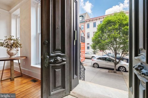 1910 Green St, Philadelphia PA  19130-3207 exterior