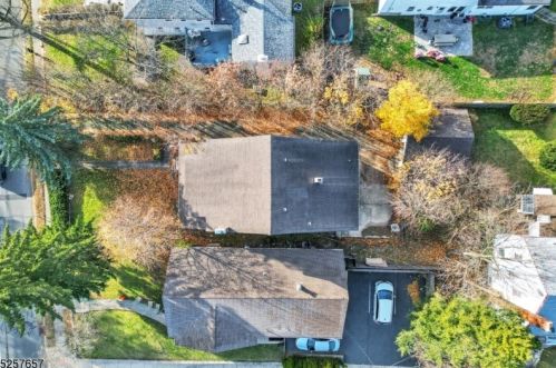 721 Pleasant Vly Way, Town Center NJ 07052-2810 exterior