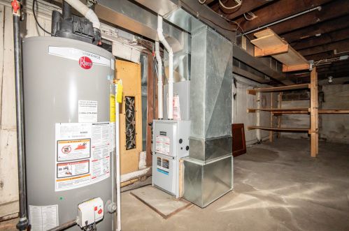 5939 Park Hill Ave, Milwaukee WI  53213-4251 exterior