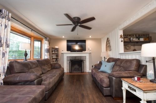 820 Pendleton Ave, Chicopee, MA 01020-2961