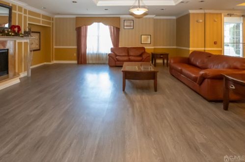 306 Regency Pl, Woodbridge NJ 07095-1036 exterior