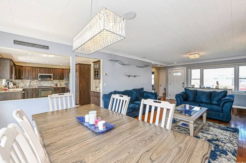 95 Midway St, Babylon NY  11702-4311 exterior