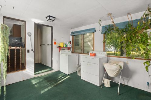 7633 Lk Wood Dr, Kalamazoo MI 49002-4337 exterior