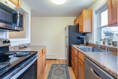 49 Bluffs Dr, Concord NH  03303-1579 exterior