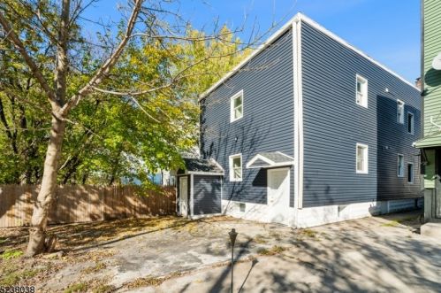 19 Montrose Ter, Irvington NJ  07111-3821 exterior