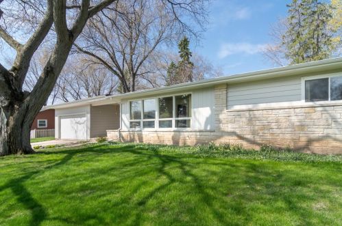 6427 Atwahl Dr, Milwaukee, WI 53209-3401