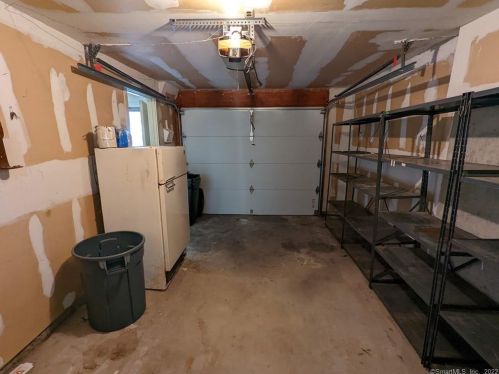 17 Metacomet Dr, Meriden, CT 06450-3568