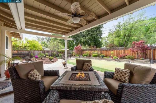 907 Hastings Dr, Concord CA 94518-3821 exterior