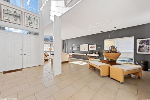 30 Windwatch Dr, Hauppauge, NY 11788-3346