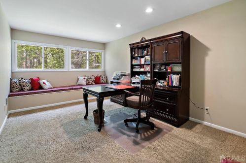 81 Laurel Holw Ct, Edison NJ 08820-1043 exterior