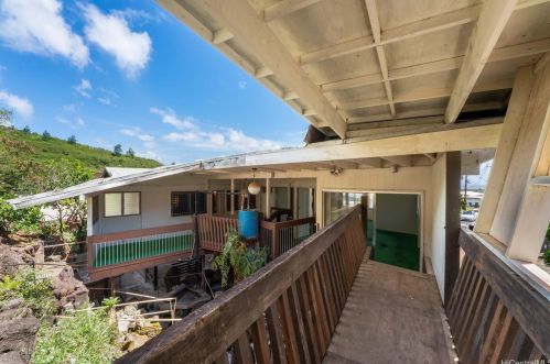 1741 Hakuaina Pl, Honolulu, HI 96819-1646