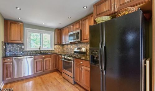 128 Mohawk Dr, Cranford NJ 07016-3364 exterior