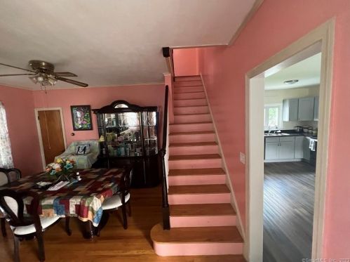 41 Loomis Ave, Windsor CT  06095-2804 exterior