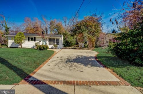 6013 Leewood Dr, Alexandria VA 22310-1920 exterior