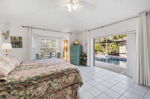 428 Sharwood Dr, Naples FL 34110-5726 exterior