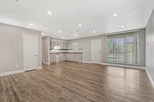 3239 Alaska Ave, Dallas TX  75216-5127 exterior