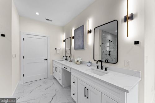 1327 Mayflower Dr, Mc Lean VA 22101-3405 exterior