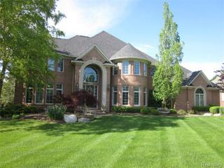 4832 Goodison Place Dr, Rochester, MI 48306-1674