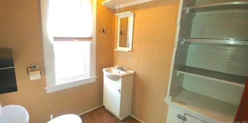 62 Eldridge St, Manchester CT 06040-5551 exterior