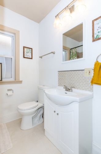 7942 Kenwood Ave, Chicago IL  60619-3411 exterior